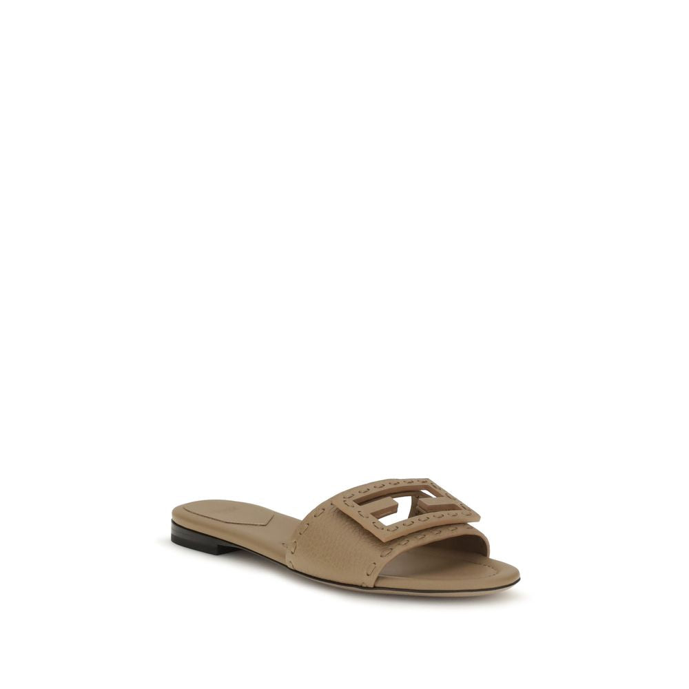 2026 New Arrival Fendi Beige Calf Leather Bos Taurus Flat Sandals