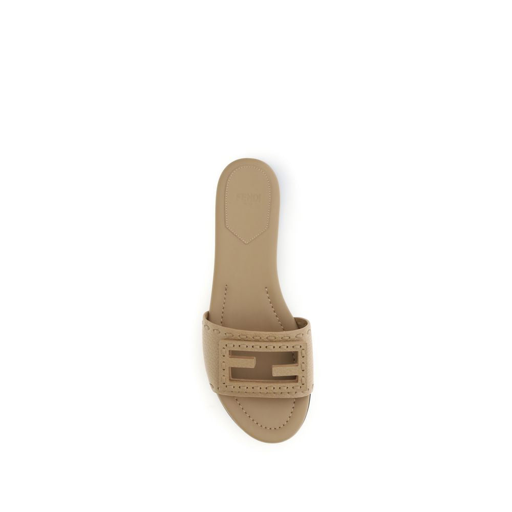 2026 New Arrival Fendi Beige Calf Leather Bos Taurus Flat Sandals