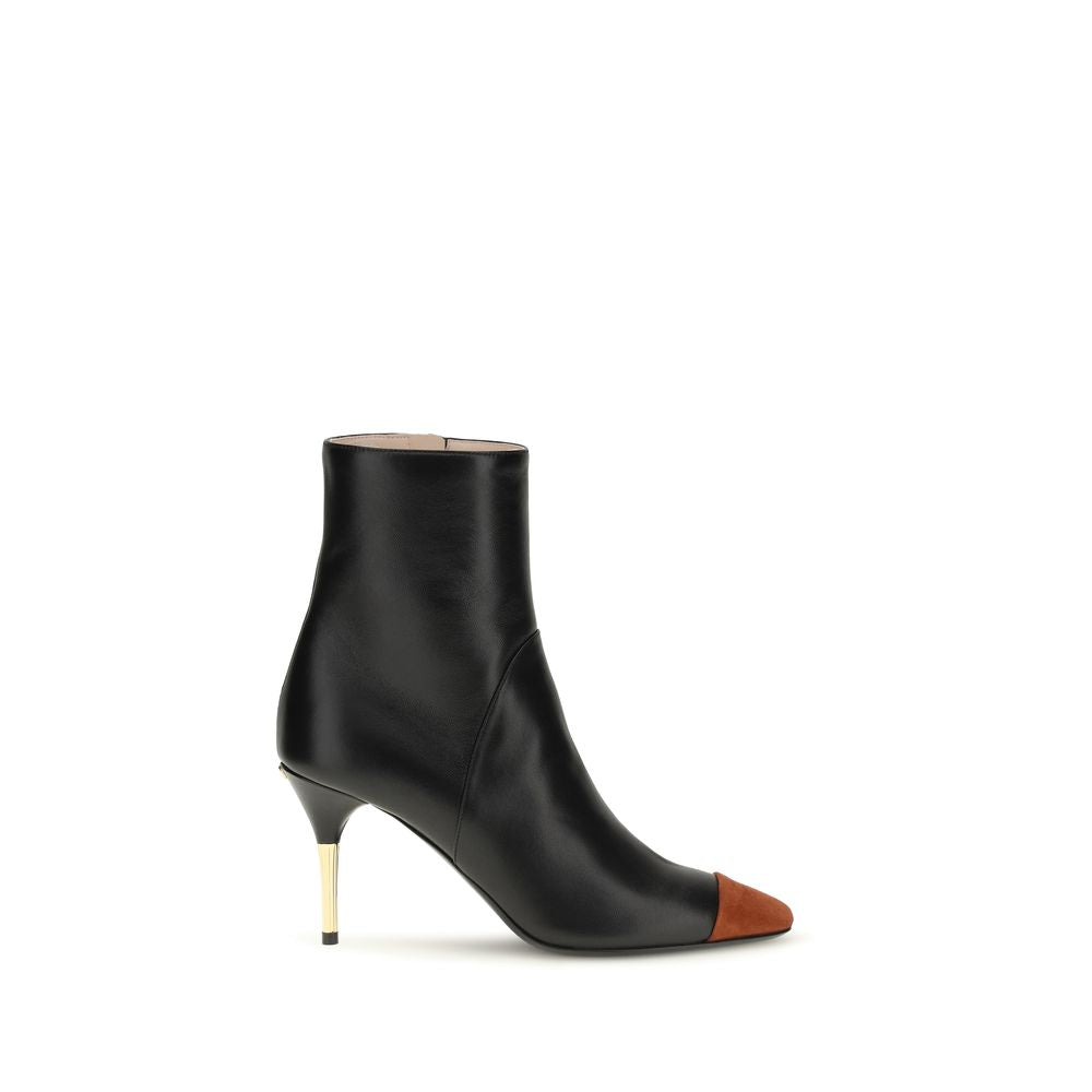 2026 New Arrival Valentino Garavani Black Calf Leather Bos Taurus Ankle Boots